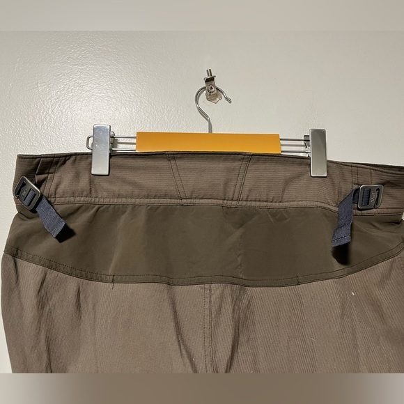 Mountain Equipment Co-op (MEC) Men’s Hiking Shorts, Size 38 - Olive Green - Picture 2 of 15